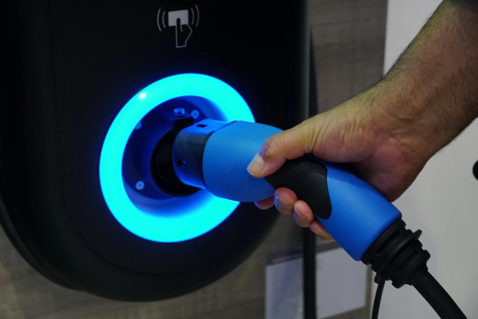 laadpaal-particulier-installeren-thuislaadpaal-elektrisch